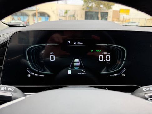 Used 2024 Kia Niro EX FWD image 34