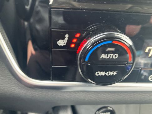 Used 2024 Nissan Rogue SL image 27