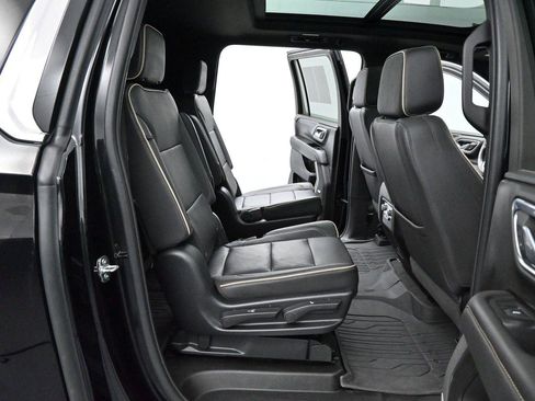 Used 2023 GMC Yukon XL SLT w/ SLT Premium Package AWD/4WD image 38