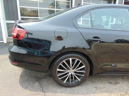 Used 2016 Volkswagen Jetta Sport FWD image 14