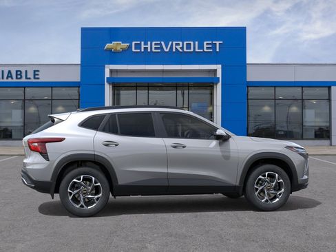 New 2026 Chevrolet Trax LT w/ Driver Confidence Package FWD image 5