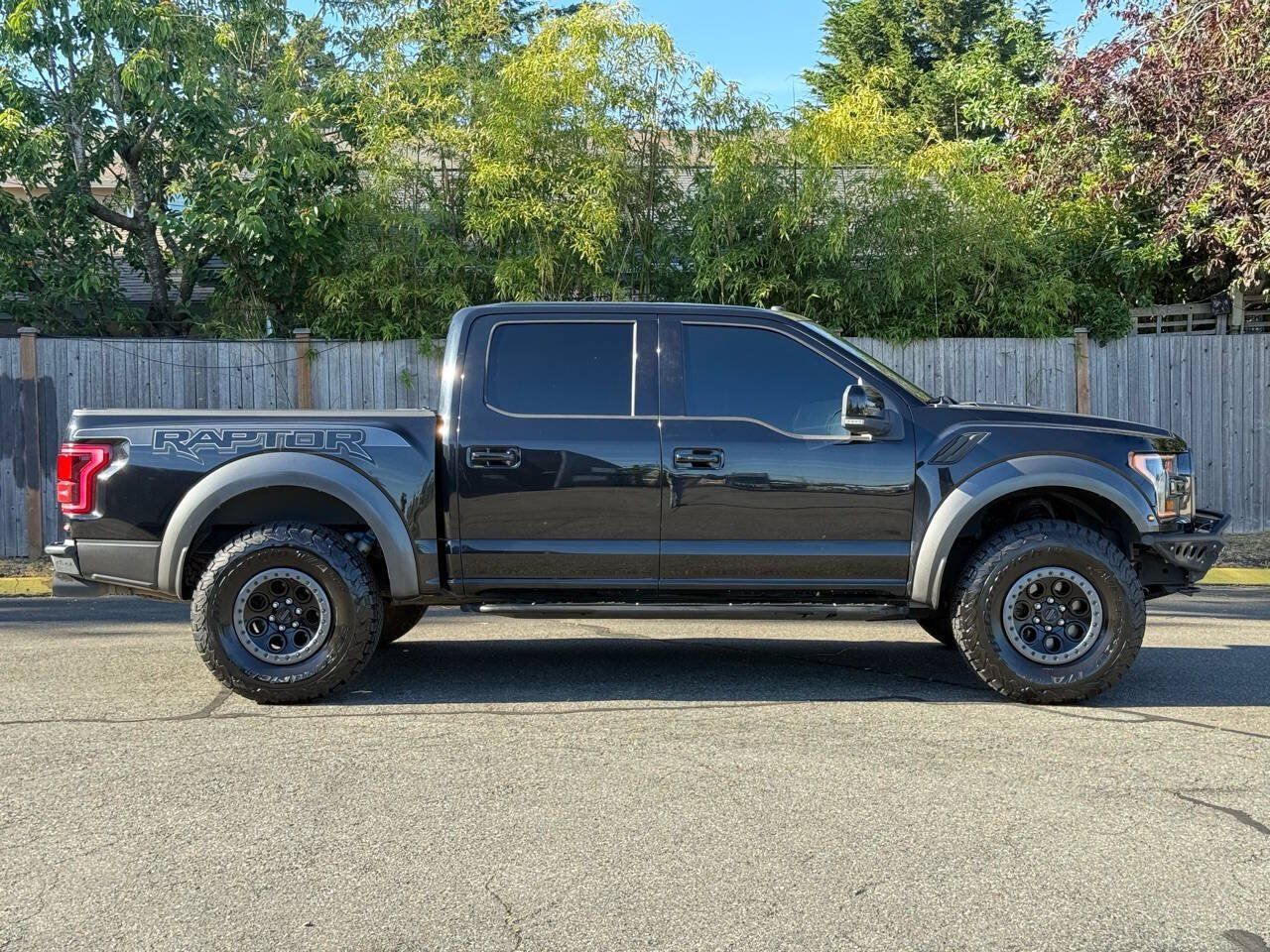 Used 2017 Ford F150 Raptor w/ Equipment Group 802A Luxury AWD/4WD image 5