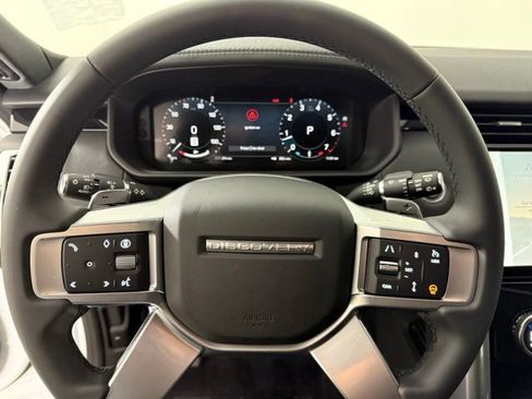 Certified 2025 Land Rover Discovery S image 14