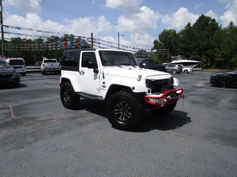 Used 2018 Jeep Wrangler Sahara w/ Dual Top Group AWD/4WD image 26
