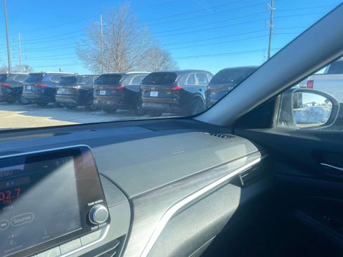 Used 2025 Nissan Altima 2.5 SV image 34