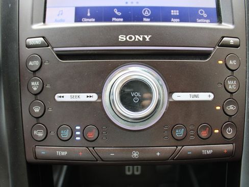 Used 2020 Ford Fusion Titanium FWD image 22
