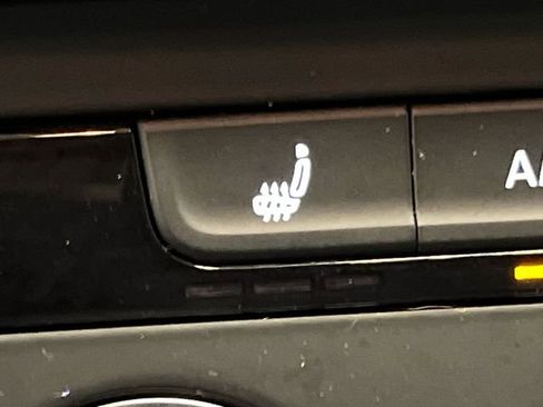 Certified 2022 Volkswagen Taos SE FWD image 26