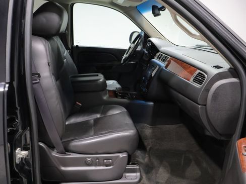 Used 2013 Chevrolet Avalanche LTZ AWD/4WD image 24