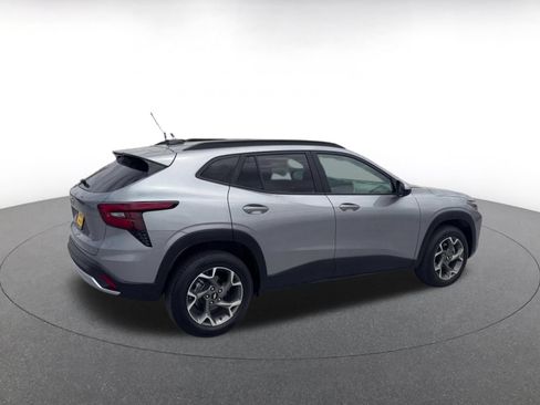 Used 2025 Chevrolet Trax LT FWD image 15