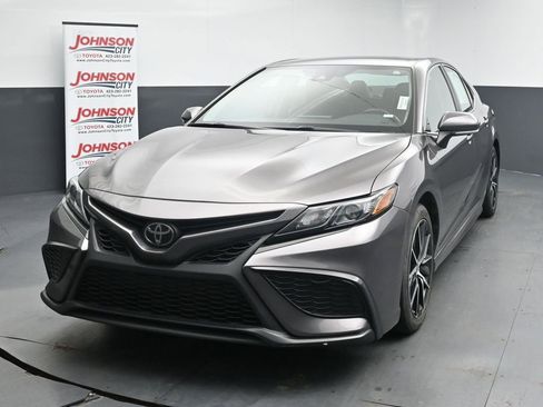 Used 2023 Toyota Camry SE FWD image 4