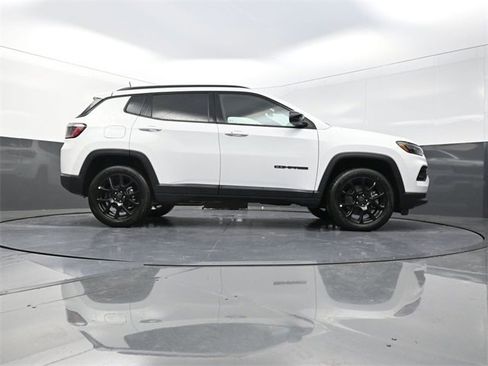 New 2026 Jeep Compass Latitude image 24