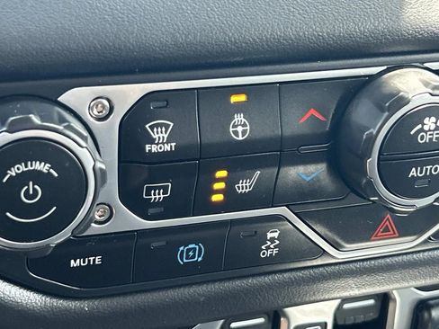Used 2025 Jeep Wrangler Unlimited Sahara AWD/4WD image 26