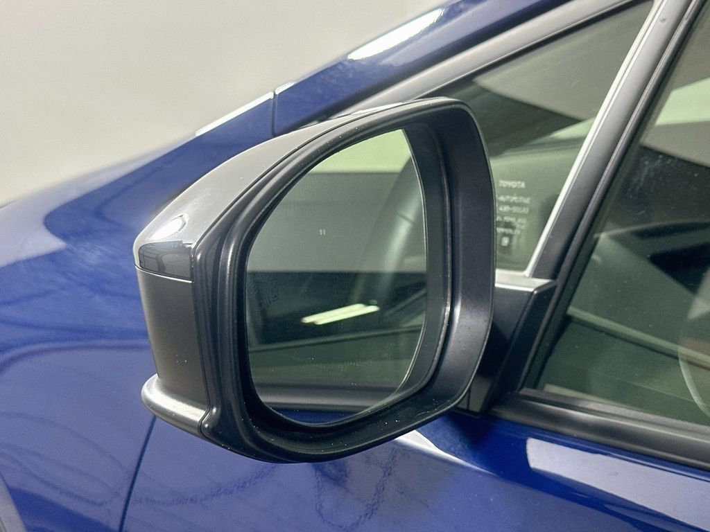 Used 2025 Toyota Prius LE FWD image 36