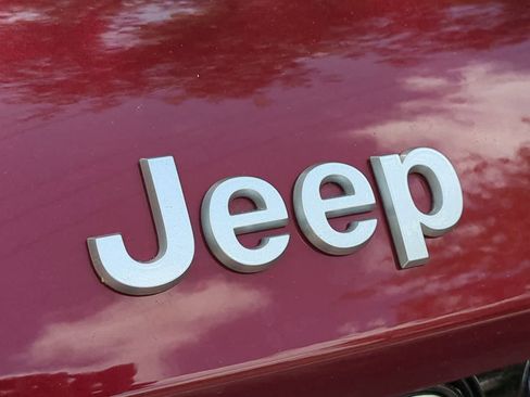 Used 2025 Jeep Grand Cherokee Limited RWD image 12