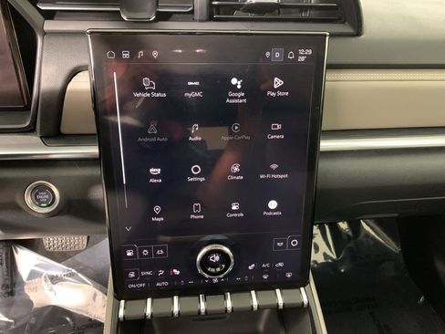 Used 2025 GMC Terrain Elevation w/ Elevation Premium Package image 22