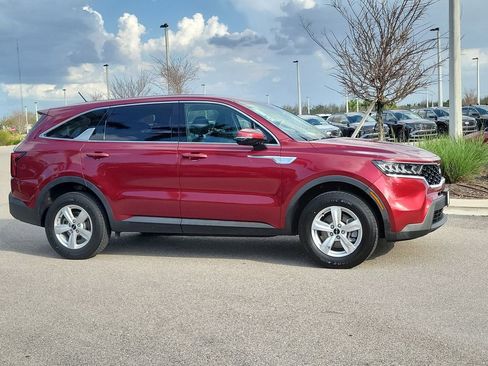 Used 2022 Kia Sorento LX image 3
