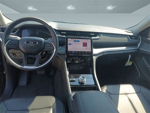 New 2023 Jeep Grand Cherokee Limited image 12