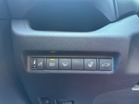 Used 2022 Toyota RAV4 XLE Premium image 12