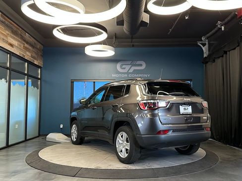 Used 2022 Jeep Compass Latitude AWD/4WD image 5