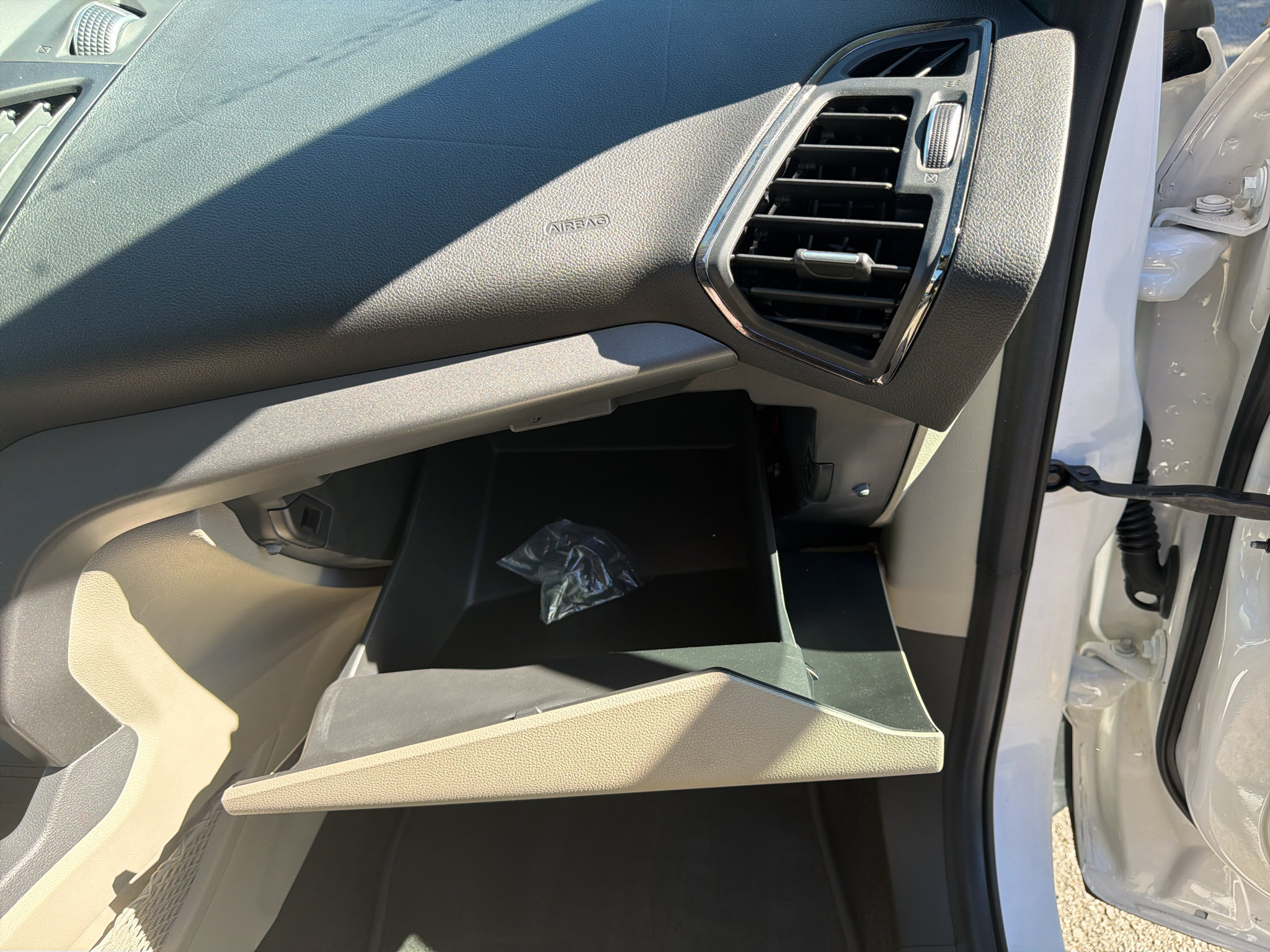 Used 2018 Ford Escape SEL w/ Ford Safe & Smart Package FWD image 19