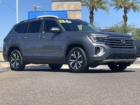 Used 2025 Volkswagen Atlas SE FWD image 3