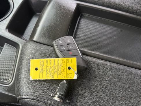 Used 2023 GMC Sierra 1500 Elevation image 24