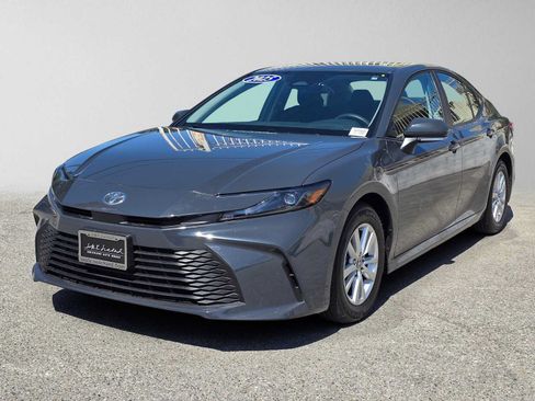 Used 2025 Toyota Camry LE FWD image 7