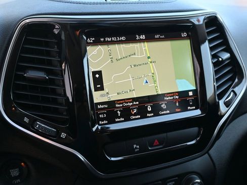 Used 2019 Jeep Cherokee Limited FWD image 12