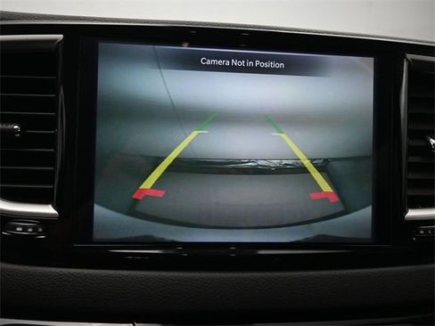 Used 2024 Chrysler Pacifica Touring-L image 17