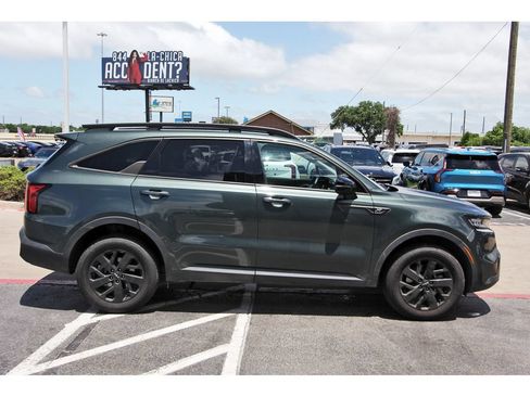 Used 2023 Kia Sorento S w/ Panoramic Sunroof Package AWD/4WD image 4