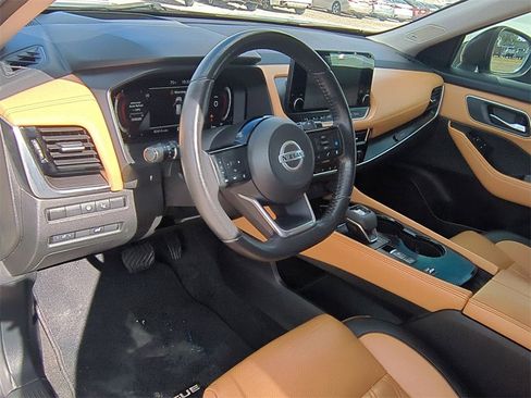 Used 2021 Nissan Rogue Platinum image 10