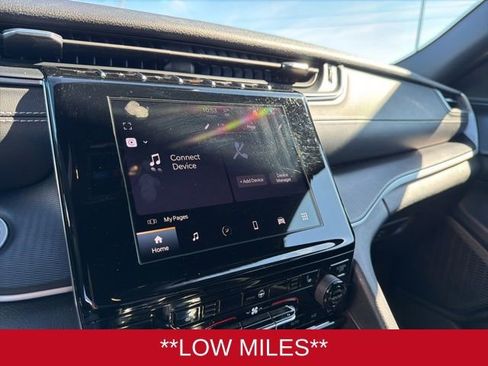 Used 2024 Jeep Grand Cherokee L Laredo image 13