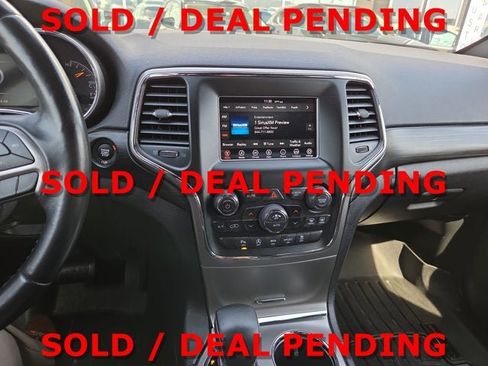 Used 2020 Jeep Grand Cherokee Laredo AWD/4WD image 16