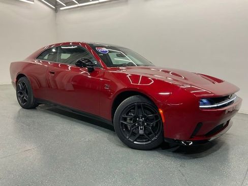 Used 2024 Dodge Charger Daytona R/T w/ Plus Group AWD/4WD image 2
