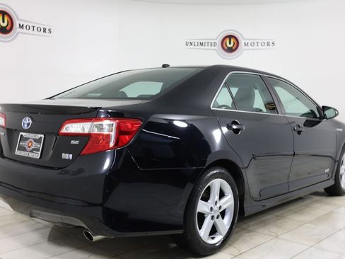 Used 2014 Toyota Camry SE w/ Moonroof Package image 3