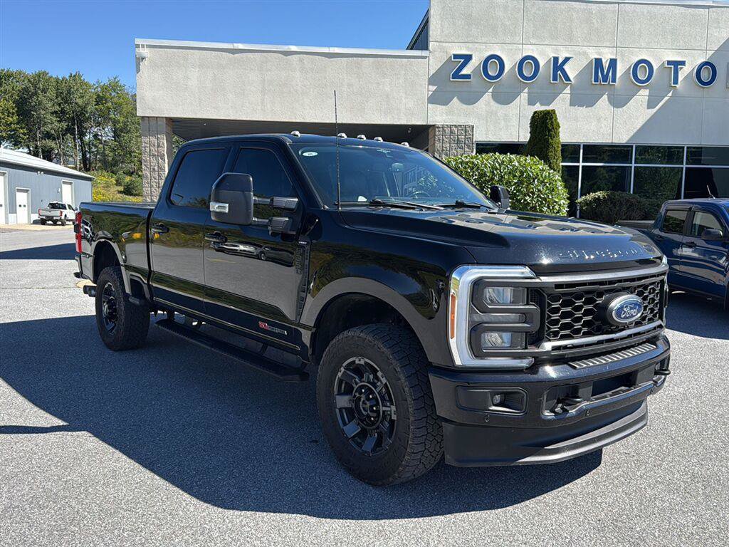 Used 2023 Ford F350 Lariat w/ Sport Appearance Package AWD/4WD image 3