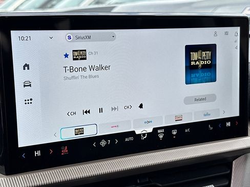 Used 2025 Ford Explorer Active w/ Active Comfort Package image 18