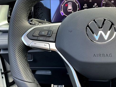 New 2026 Volkswagen Tiguan SE R-Line image 9