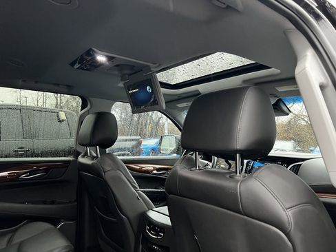 Used 2015 Cadillac Escalade Luxury image 26