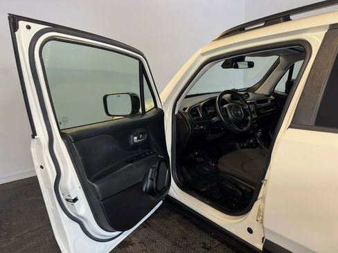 Used 2018 Jeep Renegade Altitude AWD/4WD image 8