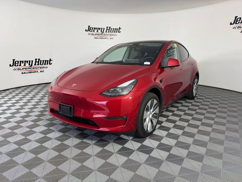 Used 2023 Tesla Model Y Long Range image 1