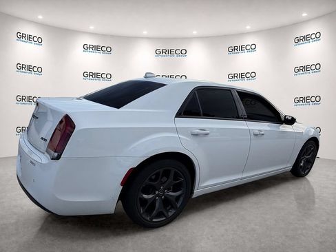 Used 2023 Chrysler 300 Touring w/ Safetytec Plus Group RWD image 7