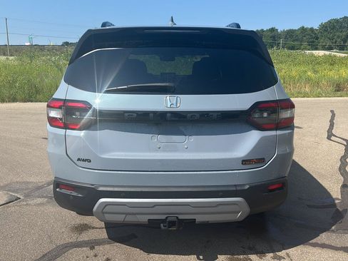 Used 2025 Honda Pilot TrailSport image 4