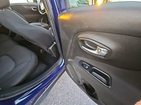 Used 2017 Jeep Renegade Latitude image 42