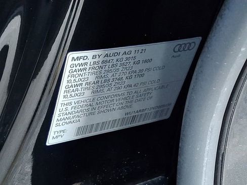 Used 2022 Audi RS Q8 w/ Carbon Optic Package image 32