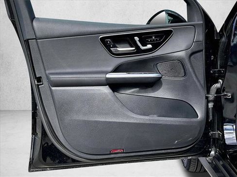 Used 2025 Mercedes-Benz GLC 300 4MATIC image 18