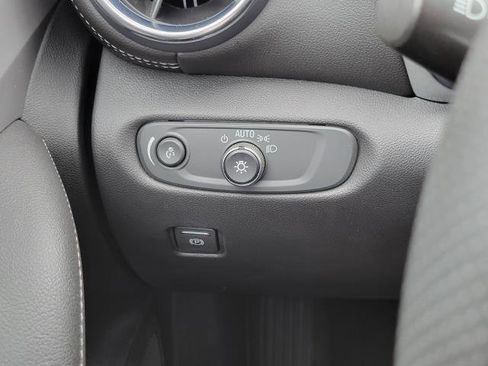 Used 2025 Chevrolet Blazer LT image 12