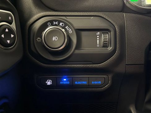 Used 2023 Jeep Wrangler Unlimited Sahara w/ Cold Weather Group AWD/4WD image 14