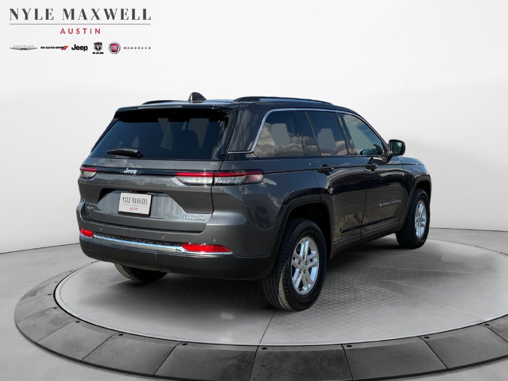 Used 2023 Jeep Grand Cherokee Laredo AWD/4WD image 16
