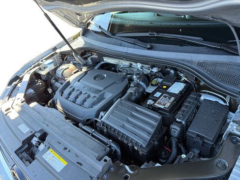 Used 2023 Volkswagen Tiguan SE R-Line image 9
